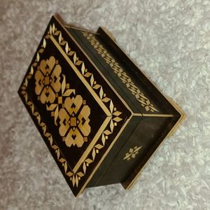 Wood straw jewelry box